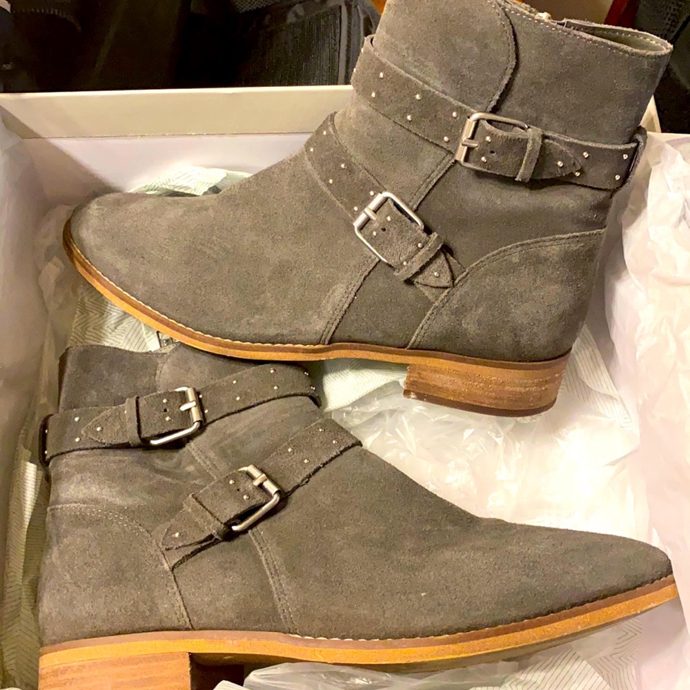 New size 9 BP Charcoal suede booties